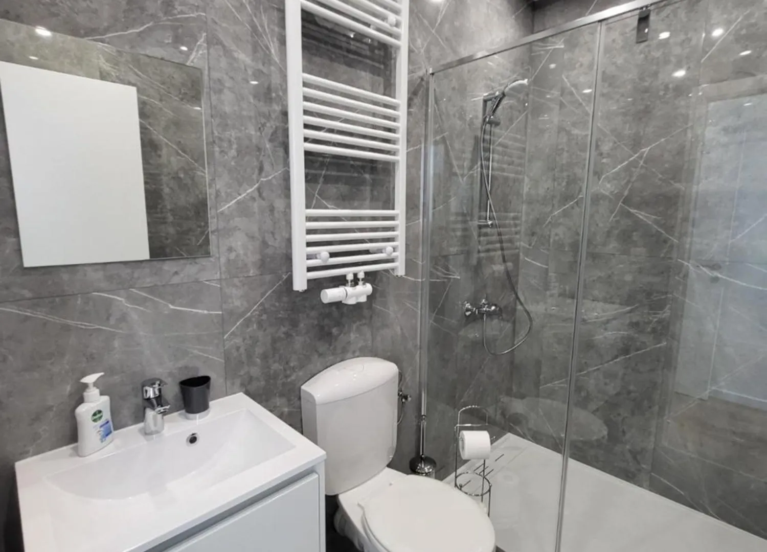 Private Rooms - European Quarter Brussels Homestay